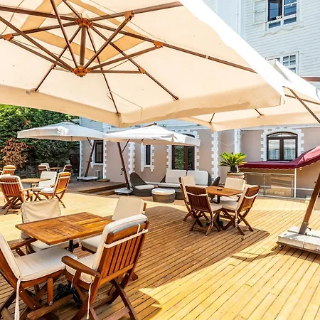Exquisite In Historic Mansion In Beylerbeyi *