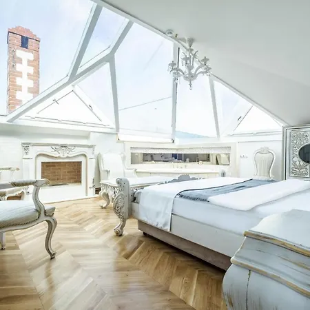 Apartment Exquisite In Historic Mansion In Beylerbeyi *