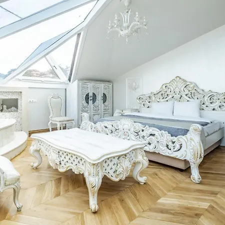 Apartment Exquisite In Historic Mansion In Beylerbeyi