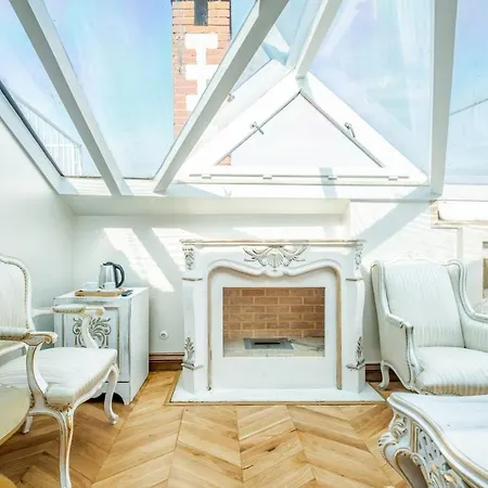 Exquisite In Historic Mansion In Beylerbeyi Istanbul