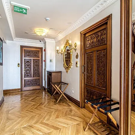 Exquisite In Historic Mansion In Beylerbeyi Apartamento