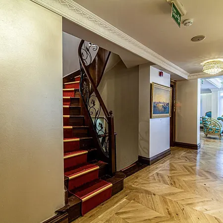 Exquisite In Historic Mansion In Beylerbeyi شقة